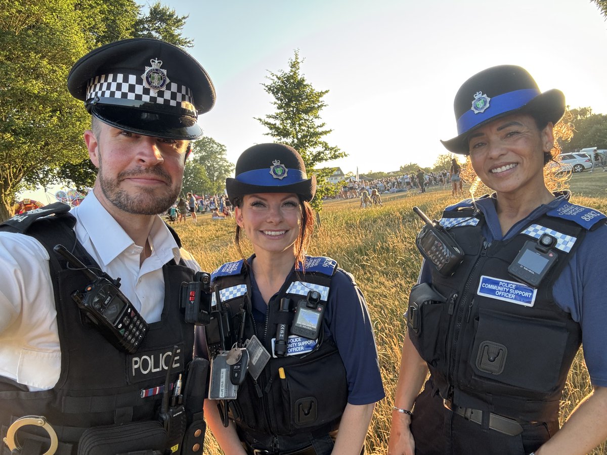 TVP_Bucks's tweet image. ☀️ Feast Day ☀️ 

Your local officers were out #OnTheBeat at the Feast of #ChalfontStPeter yesterday 🎉 

A great time day by all, thanks to those who came over to speak with us 👮‍♂️

#NeighbourhoodPolicingWeek