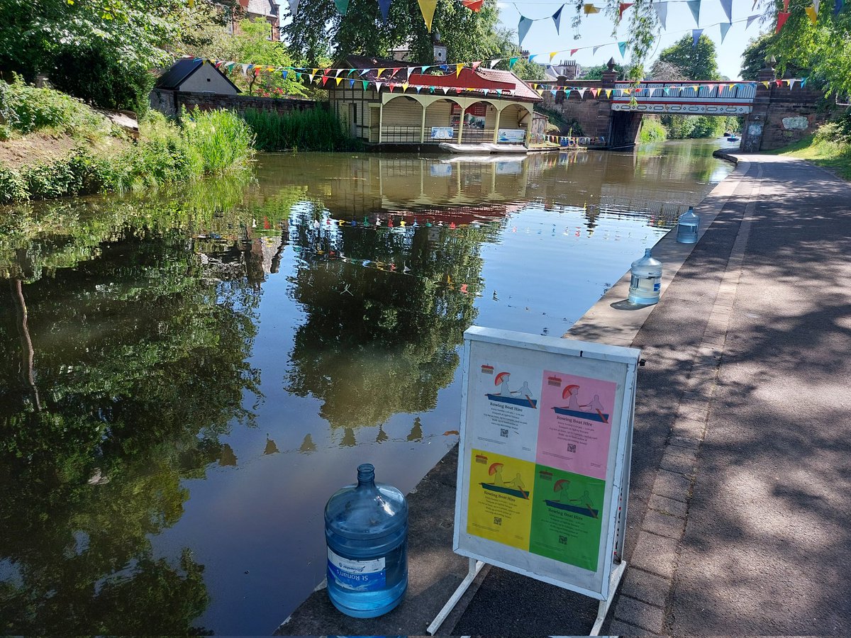 EdinburghUCS's tweet image. 3pm, Sunday 29th June; the sun is shining & and all three of our rowing-boats are currently out ... but we do have some availability from 4pm :-)