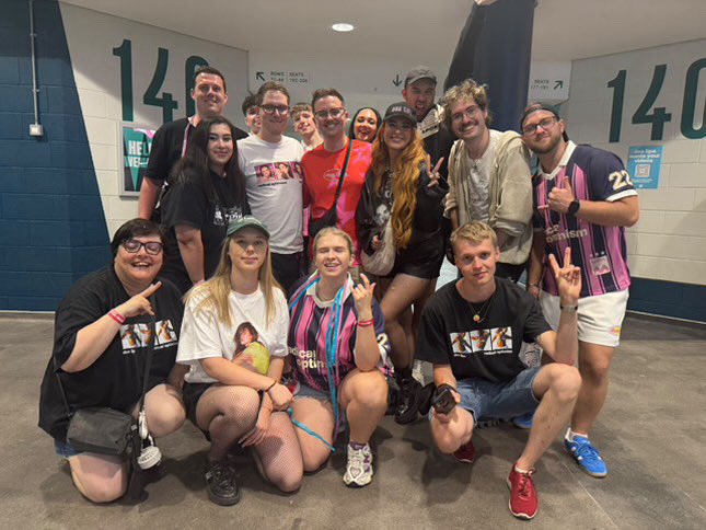 dontstartswift's tweet photo. Honestly I can’t believe the UK shows are over… so grateful to have attended the tour with the best people ever, couldn’t have imagined doing it with anyone else. It took an already incredible week and made it even more special 🫶🏼 #RadicalOptimismTour https://t.co/CC6svbJcYO