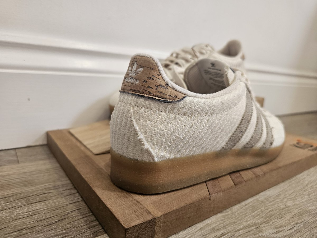 kgstrainers's tweet photo. Adidas Gazelle Vintage satta Size? Exclusive.  Size 7.5 UK.
Brand new boxed with tags.
£100 delivered 

Perfect summer trainer released in 2022 https://t.co/SsleKbElvR
