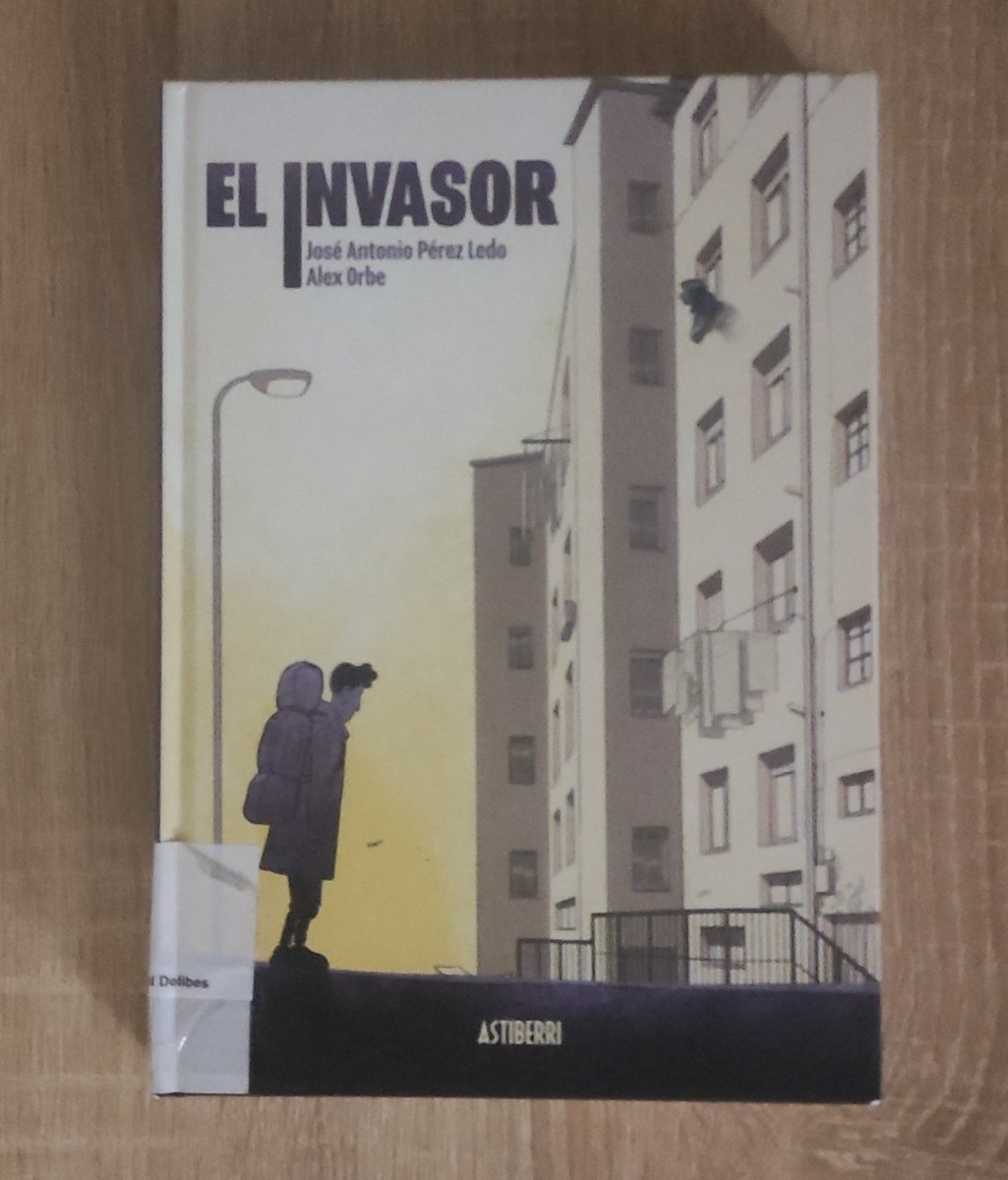 Juan Alberto Brincau Berlanga (@jabrinber) on Twitter photo EL INVASOR
Una obra preciosa, llena de empatía y humanidad, escrita con mucha sensibilidad e ilustrada con maestría por el dúo <a href="/mimesacojea/">José Antonio Pérez Ledo</a> y Alex Orbe, que descubrí cuando leí "Los Enciclopedistas" el año pasado.
Ojalá sigan trabajando en más proyectos juntos.
Muy recomendable❤️ EL INVASOR
Una obra preciosa, llena de empatía y humanidad, escrita con mucha sensibilidad e ilustrada con maestría por el dúo <a href="/mimesacojea/">José Antonio Pérez Ledo</a> y Alex Orbe, que descubrí cuando leí "Los Enciclopedistas" el año pasado.
Ojalá sigan trabajando en más proyectos juntos.
Muy recomendable❤️