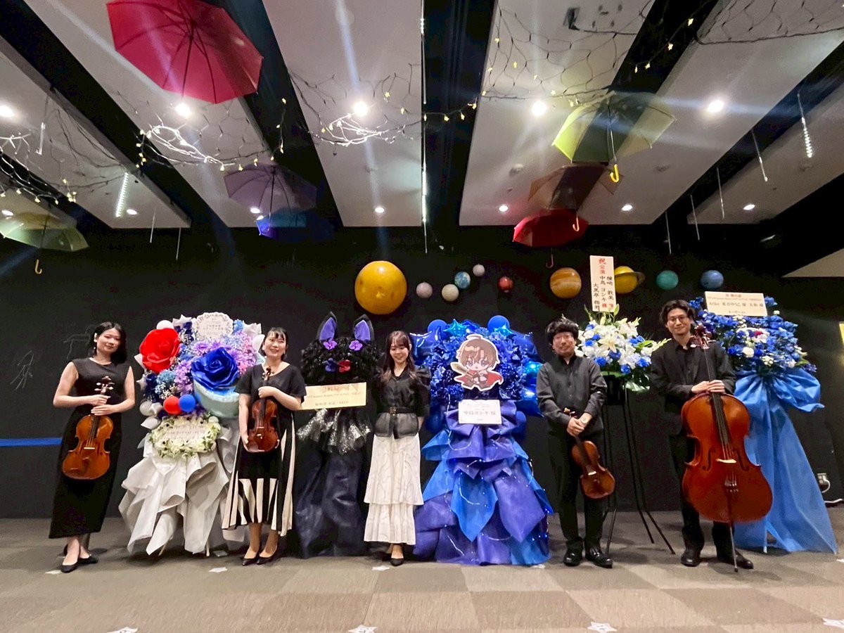 Chisato_vn's tweet image. TVアニメ「UnnamedMemory」フィナーレイベント～星巡る夜に～

終演いたしました🎻
中島さん＆種崎さん+お客様と超近くて臨場感たっぷり。とってもドキドキ🥺

ティナーシャっぽい紺リボンの髪飾りをしてみました🎀

(リクライニングチェアも満喫💺🌟笑)
#UnnamedMemory 
#アンメモ
#HeartbeatStrings