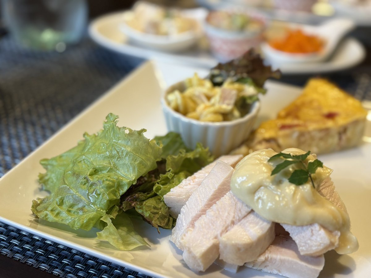 練習以外で久しぶりにカラオケ行った。皆んな上手くてめーっちゃ心地良かった。人の歌で心満たされるすごい贅沢時間でした。古民家カフェも美味しかった！
写真撮ってた私偉い👍