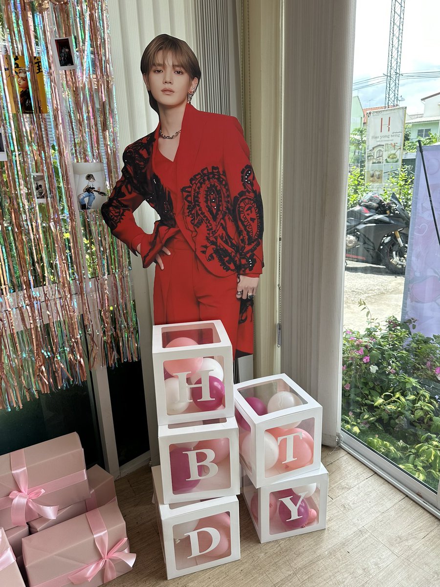 NokManeekan's tweet photo. ร้านน่ารักอีกแล้ว มีมุมถ่ายรูปเยอะ แสงตอนเช้าสวยมากๆ ขอบคุณนะคะที่จัดงานน่ารักๆแบบนี้  #BorntobeTY https://t.co/YFozGOpDOT