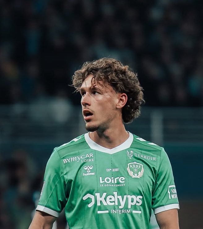 Transfert Radar (@transfertradar) on Twitter photo (🟢🟢)
🚨Lucas Stassin 🇧🇪 parti pour rester ? 👀
➡️Le chouchou du Chaudron a annoncé à des supporters qu’il allait rester cette saison car il aime le club et ses supporters 👀
➡️Bluff ou vraie info ? L’avenir nous le dira 🔜
#ASSE #Mercato
(<a href="/poteauxcarres/">Poteaux Carrés</a>) (🟢🟢)
🚨Lucas Stassin 🇧🇪 parti pour rester ? 👀
➡️Le chouchou du Chaudron a annoncé à des supporters qu’il allait rester cette saison car il aime le club et ses supporters 👀
➡️Bluff ou vraie info ? L’avenir nous le dira 🔜
#ASSE #Mercato
(<a href="/poteauxcarres/">Poteaux Carrés</a>)
