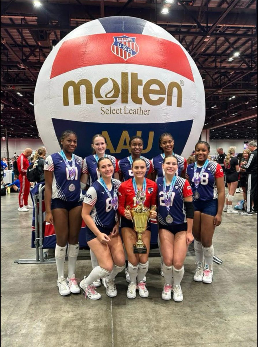 AvaRoberson_10's tweet image. My Squad! Thanks to my Coaches and Teammates on a great season. We made it to the Gold Bracket 16 Elite @aauvolleyball national championship! I couldnβt think of a better way to close out the season. ππ₯#alabamaperformance #aaunationals2025 #aaunationals