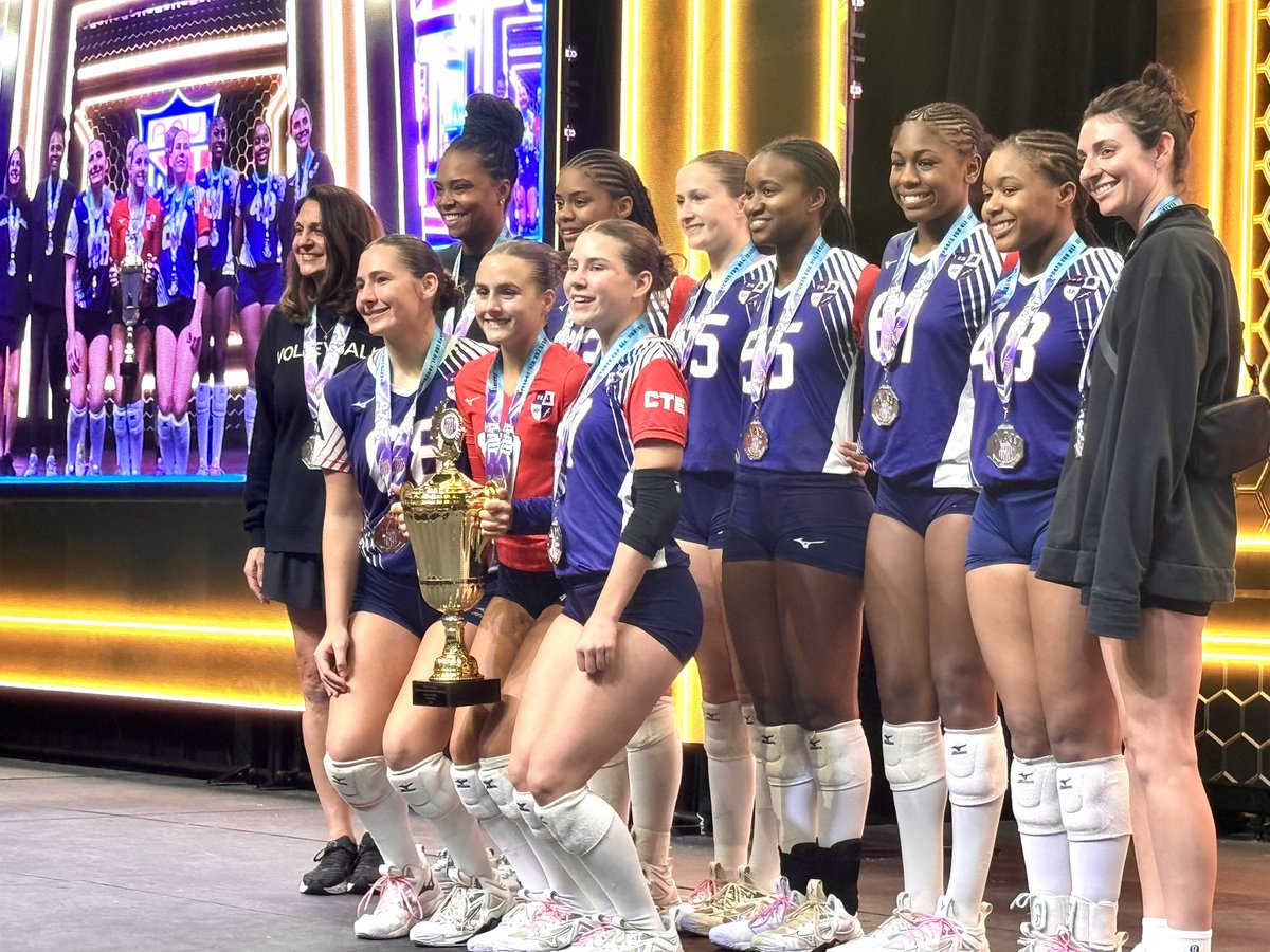 AvaRoberson_10's tweet image. My Squad! Thanks to my Coaches and Teammates on a great season. We made it to the Gold Bracket 16 Elite @aauvolleyball national championship! I couldnβt think of a better way to close out the season. ππ₯#alabamaperformance #aaunationals2025 #aaunationals
