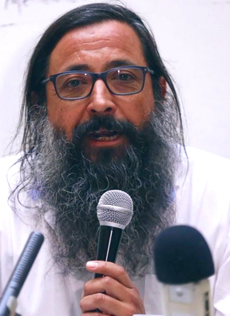 S_Schwartzmann's tweet photo. Rodrigo Román chocó conduciendo borracho. Fue detenido en Ñuñoa.

El abogado, fundador de la ONG Defensoría Popular, colisionó a otro auto y marcó 1,73 gramos de alcohol por litro de sangre… y sin documentos del auto https://t.co/iKhfHWOLXR