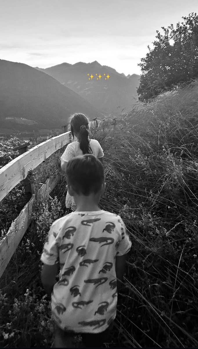 Te quiero lejos de toda esta INJUSTICIA Tini, te quiero feliz, rodeada de amor! Cada día te pareces más a tu papito, un día te contaré lo increíble que era él y lo mucho que te amaba!! Sé feliz lejos de este país en donde perdiste todo! Seguiremos exigiendo JUSTICIA cada día.