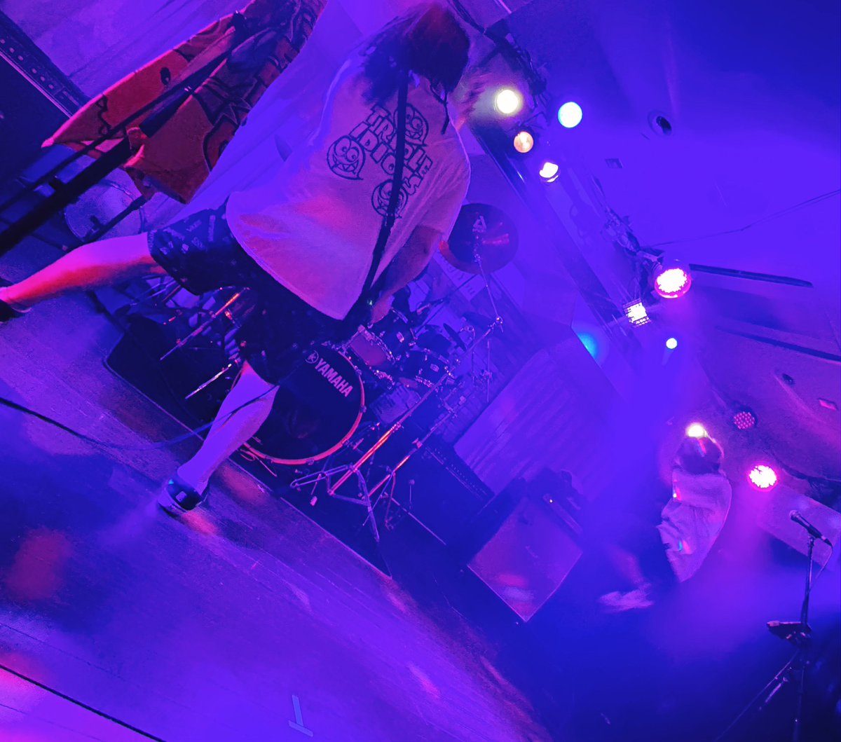 shino2y2's tweet image. 今年の元日に亡くなってしまったみねさん追悼ライブへ。みねさんのおかげでたくさんの友達とまた再会できましたよーありがとうー！
泣いたり笑ったり野次ったり…笑…いやぁ楽しすぎたー！！