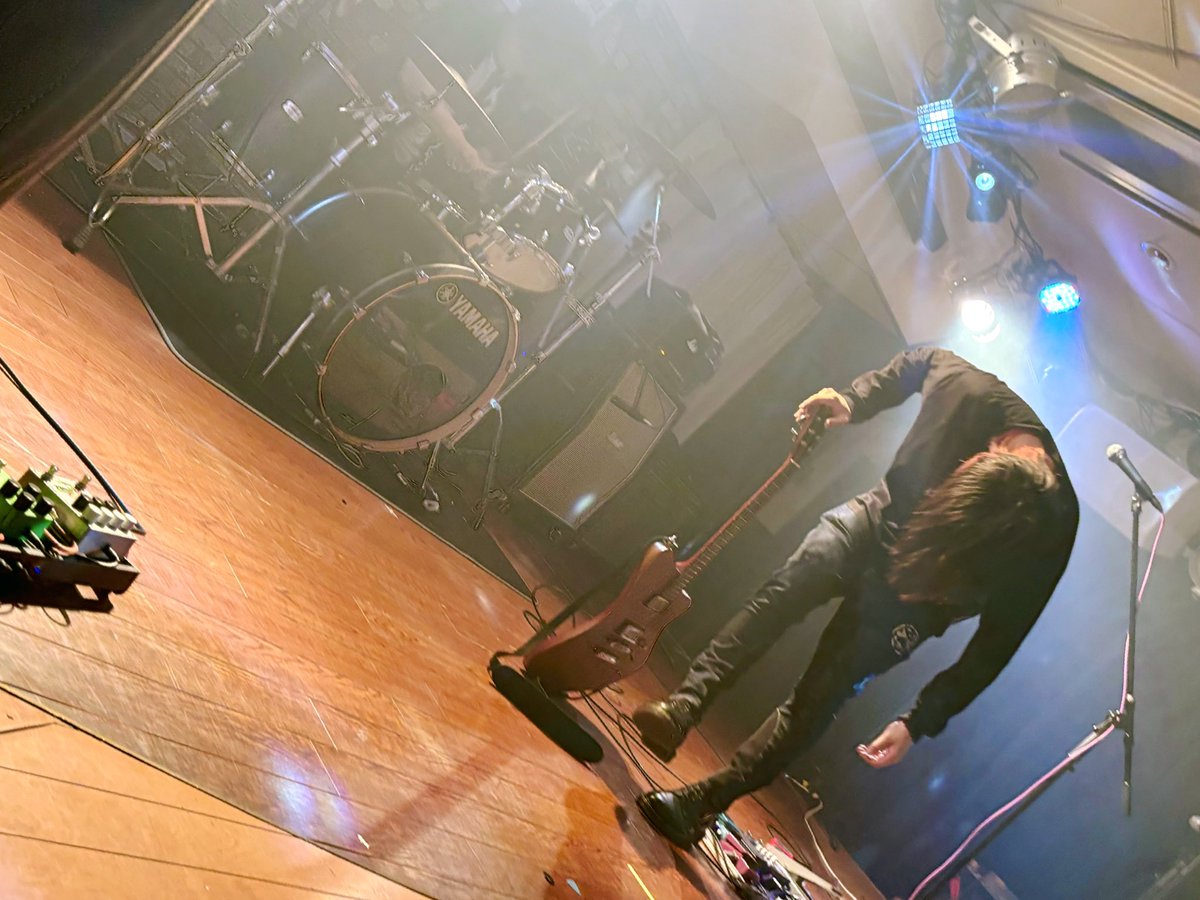shino2y2's tweet image. 今年の元日に亡くなってしまったみねさん追悼ライブへ。みねさんのおかげでたくさんの友達とまた再会できましたよーありがとうー！
泣いたり笑ったり野次ったり…笑…いやぁ楽しすぎたー！！