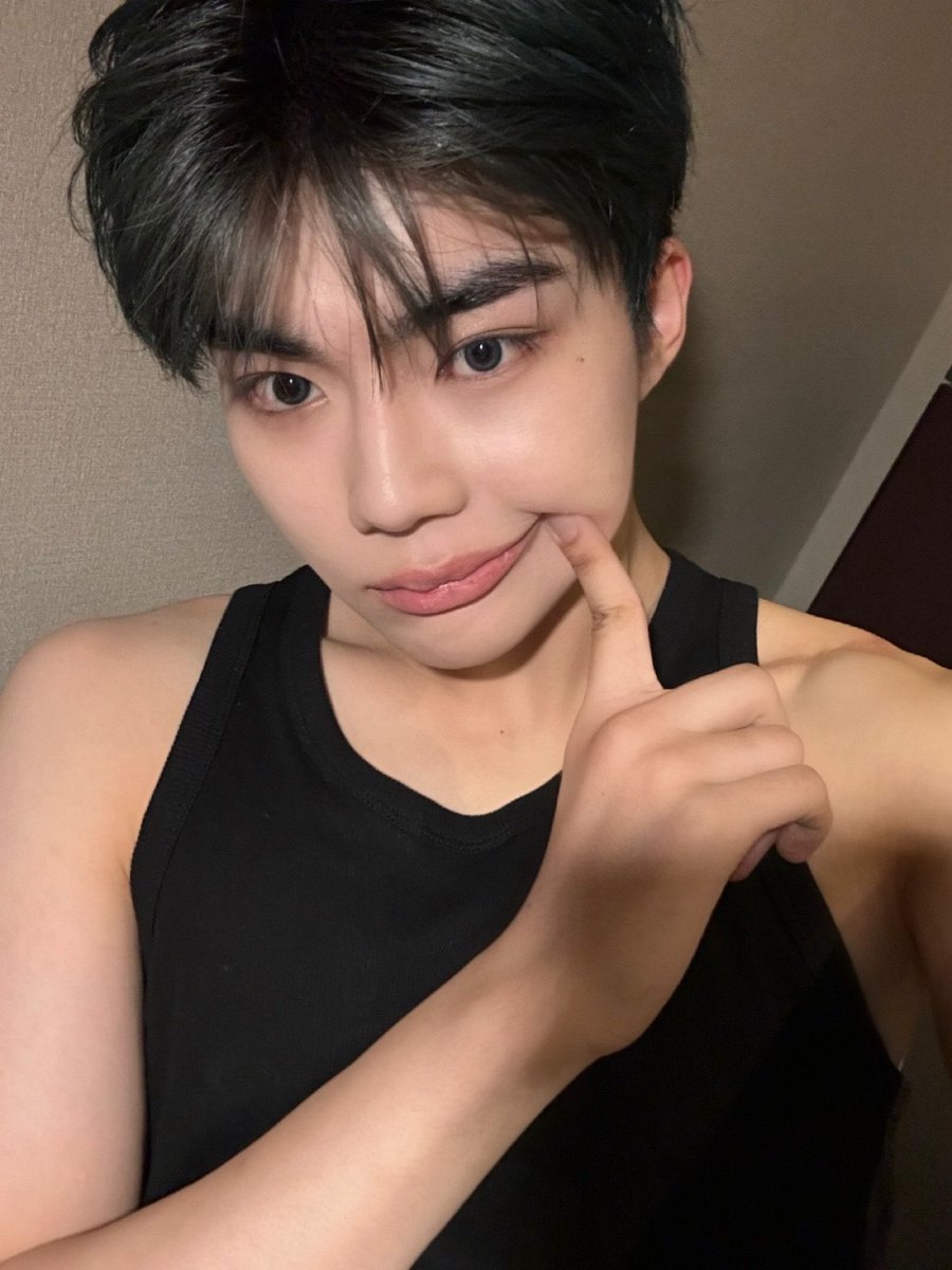 ___soul_6_7's tweet photo. 어깨차이봐...🙈 https://t.co/u4cygDT1SX