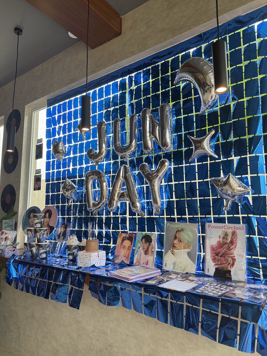leevator's tweet photo. yay happy junpi day -3- 💙
#MoonbeamJun
#Jun_Luminous_Years
#CSE_0610carts
@0610carts https://t.co/7aeNvDVe7l