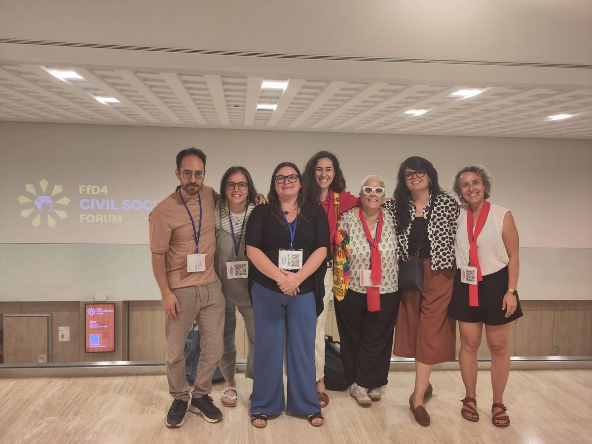 Lafede.cat-organitzacions per a la Justícia global (@lafede_cat) on Twitter photo Segon dia del Fòrum de la Societat Civil. La delegació catalana hem coincidit amb l'<a href="/drewcostafreda/">Andrea Costafreda</a>.
#FfD4 #FfD4people, Segon dia del Fòrum de la Societat Civil. La delegació catalana hem coincidit amb l'<a href="/drewcostafreda/">Andrea Costafreda</a>.
#FfD4 #FfD4people,