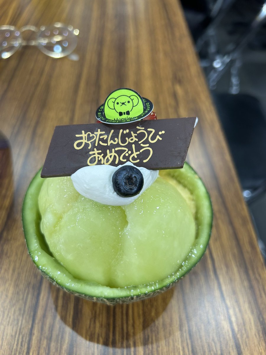 【#もふもふツアー 裏話】

長瀬有花さんと愉快な仲間たちがHappy Birthday to Youを歌いながら楽屋にやってきて泣いちゃうかと思いました。演奏が上手いとか仕事が丁寧とかの前にマジでいい人たちすぎる。めっちゃ刺激的だけど本当にやさしい3ヶ月間でした。

"""ガッチガチの𝑩𝑰𝑮 𝑳𝑶𝑽𝑬"""

🕊️