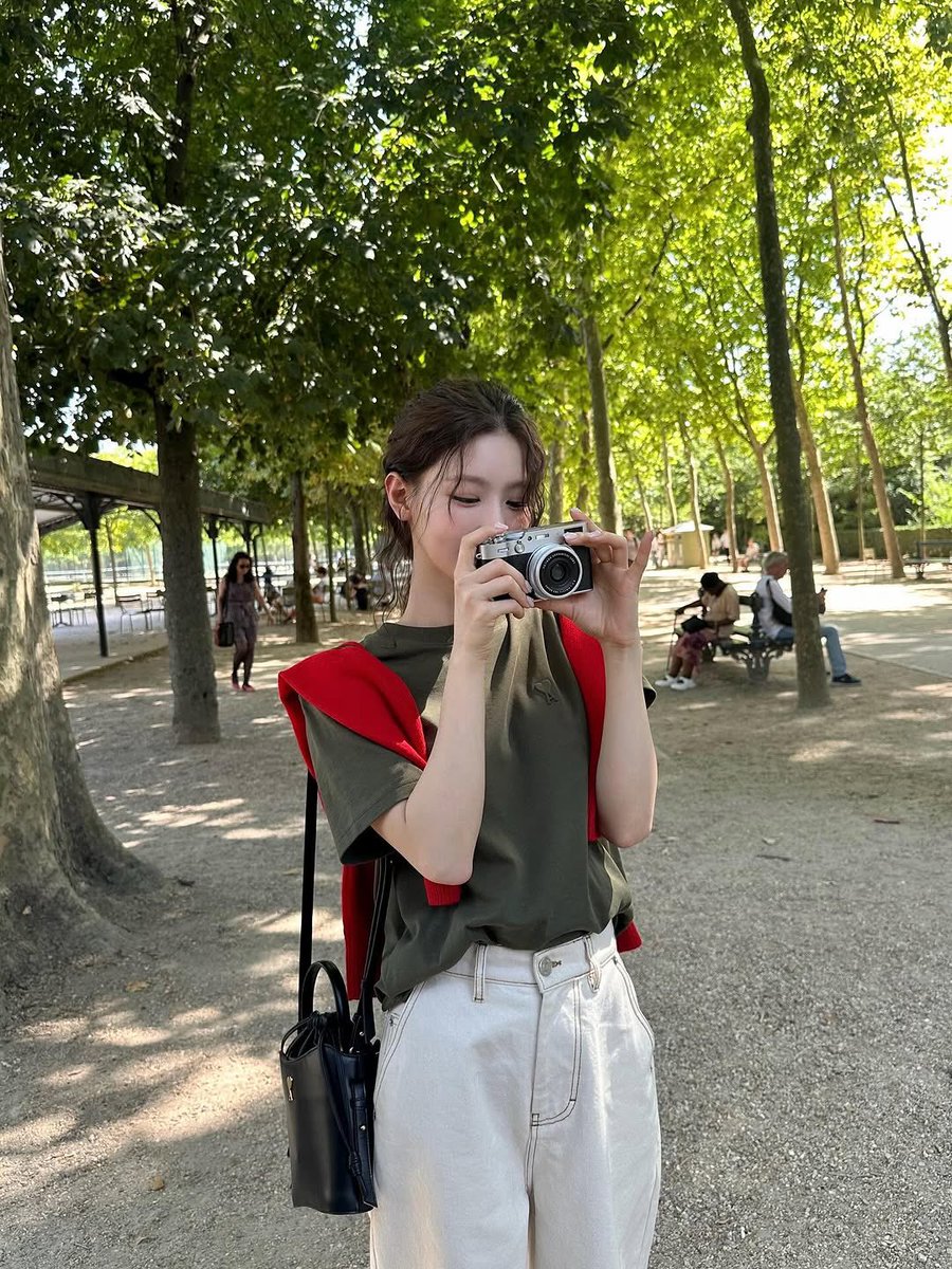 bblypixie's tweet image. ✨ 𝓔𝓭𝓲𝓽𝓱 𝓙𝓾𝓵𝓲𝓮𝓽𝓽𝓮
A playful human who works as model and owns a flower shop. Talk to her, she might bewitched you with her magic charm ✨