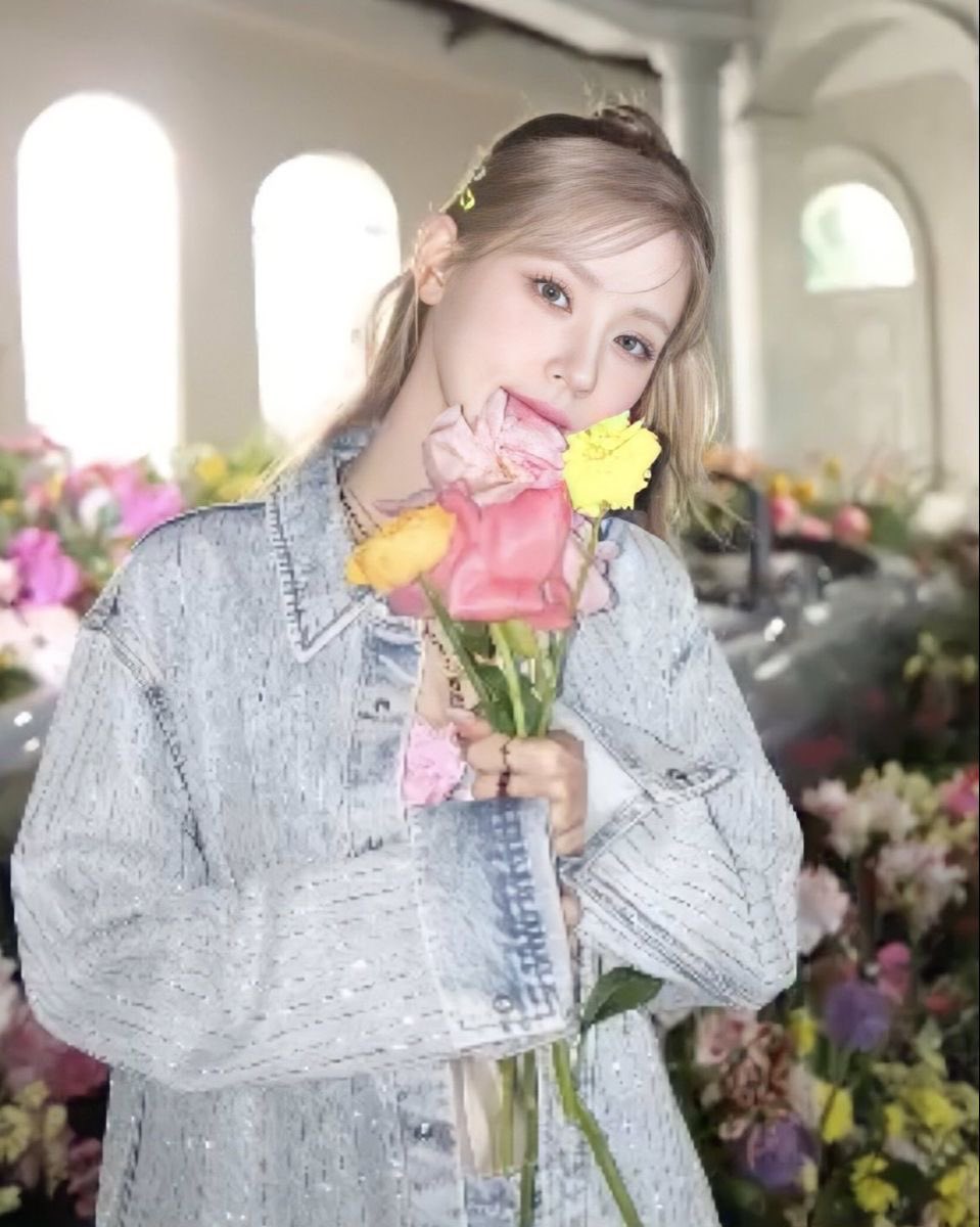 bblypixie's tweet image. ✨ 𝓔𝓭𝓲𝓽𝓱 𝓙𝓾𝓵𝓲𝓮𝓽𝓽𝓮
A playful human who works as model and owns a flower shop. Talk to her, she might bewitched you with her magic charm ✨