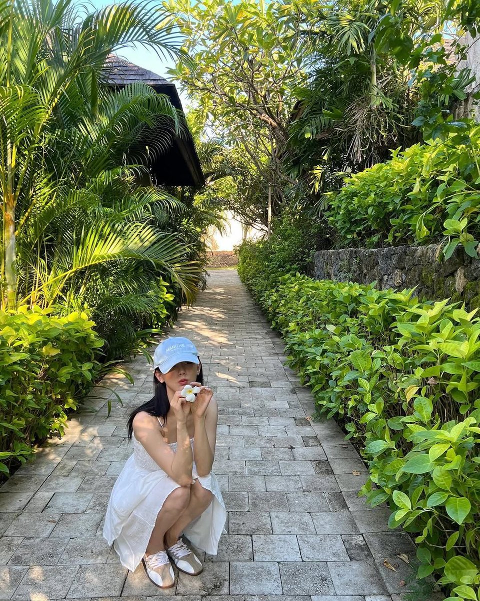 bblypixie's tweet image. ✨ 𝓔𝓭𝓲𝓽𝓱 𝓙𝓾𝓵𝓲𝓮𝓽𝓽𝓮
A playful human who works as model and owns a flower shop. Talk to her, she might bewitched you with her magic charm ✨