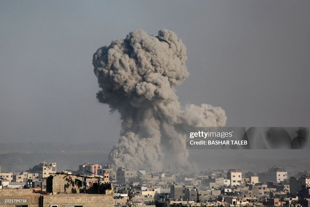 ما يجري في مدينة جباليا البلد شمال قطاع غزة لا يمكن وصفه.
نحن أمام مجازر إسرائيلية هي الأبشع
▪️ قصف منازل على رؤوس ساكنيها
▪️ استهداف مراكز الإيواء
▪️ قتل المارة في الشوارع
▪️ نزوح قسري وتدمير شامل للحياة
الاحتلال يصعّد وتيرة الإبادة الجماعية.
تحدثوا عن مدينة جباليا تحدثوا