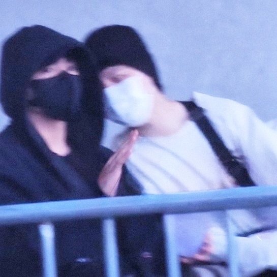A thread of jimin and jungkook's moments from Jin's concert today ♡