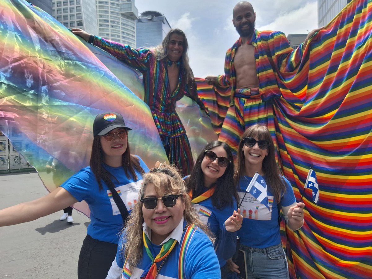 Québec en México (@quebecmx) on Twitter photo Desde <a href="/QuebecMX/">Québec en México</a> participamos en la <a href="/MarchaLGBTCDMX/">Marcha LGBT CDMX 🏳️🌈🇲🇽🏳️⚧️</a> y contribuimos activamente en la coordinación del contingente diplomático, merecemos ser respetadxs por quienes somos y quienes amamos 🫶🏻
Recuerda: ¡Québec es un aliado siempre de tu lado! ⚜️🏳️🌈🏳️⚧️ <a href="/MRIF_Quebec/">Relations internationales du Québec</a> <a href="/fondemergence/">Fondation Émergence</a> Desde <a href="/QuebecMX/">Québec en México</a> participamos en la <a href="/MarchaLGBTCDMX/">Marcha LGBT CDMX 🏳️🌈🇲🇽🏳️⚧️</a> y contribuimos activamente en la coordinación del contingente diplomático, merecemos ser respetadxs por quienes somos y quienes amamos 🫶🏻
Recuerda: ¡Québec es un aliado siempre de tu lado! ⚜️🏳️🌈🏳️⚧️ <a href="/MRIF_Quebec/">Relations internationales du Québec</a> <a href="/fondemergence/">Fondation Émergence</a>