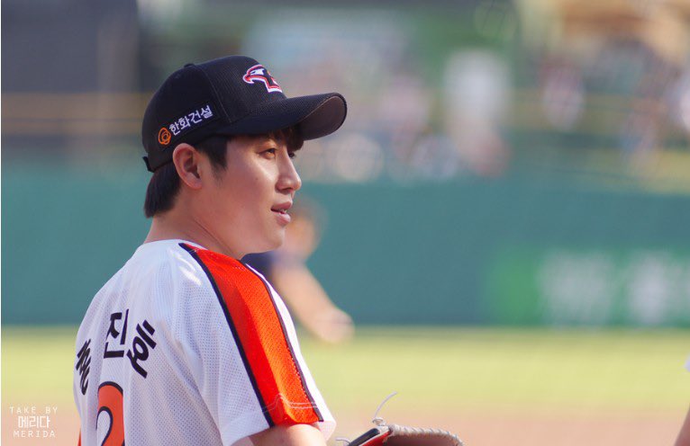 여즘 야구가 유행이잖아