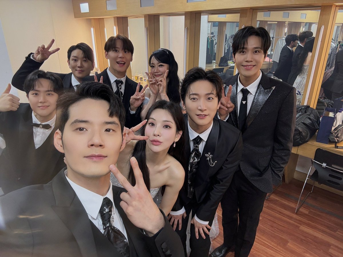 언제나 #팜트리아일랜드 는 네 곁에 함께 할게🤙💕

🎼 2025 PALMTREE ISLAND 3rd GALA CONCERT🎼
  
🌐 2025.06.27 (FRI) - 2025.06.29 (SUN)
📍 OLYMPIC PARK OLYMPIC HALL
  
#김준수 #김소현 #정선아 #손준호
#정원영 #진태화 #서경수 #임규형

#KIMJUNSU #KIMSOHYUN #JEONGSUNAH
#SONJUNHO