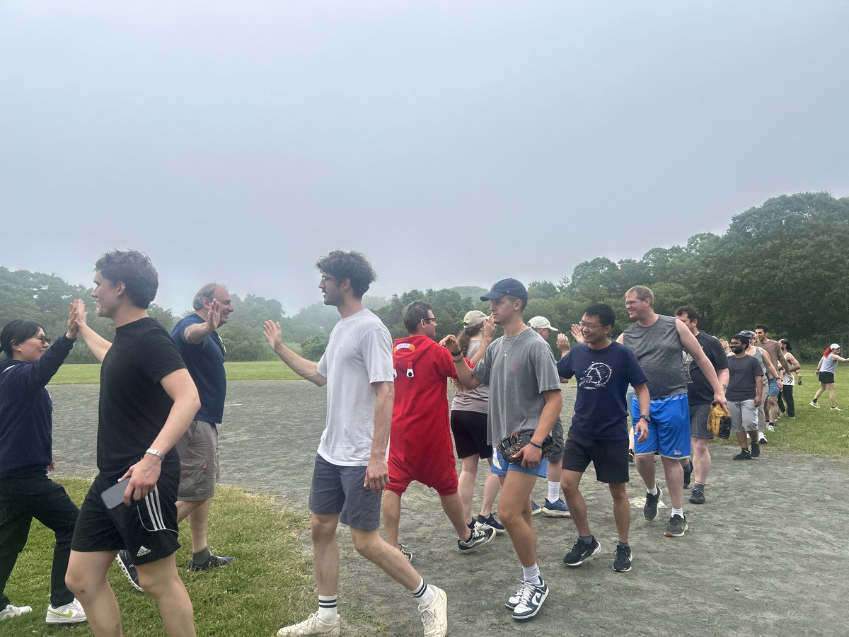Some highlights from our softball game against <a href="/MblNeuro/">Neurobiology Course</a>  🥎 👟 🧠