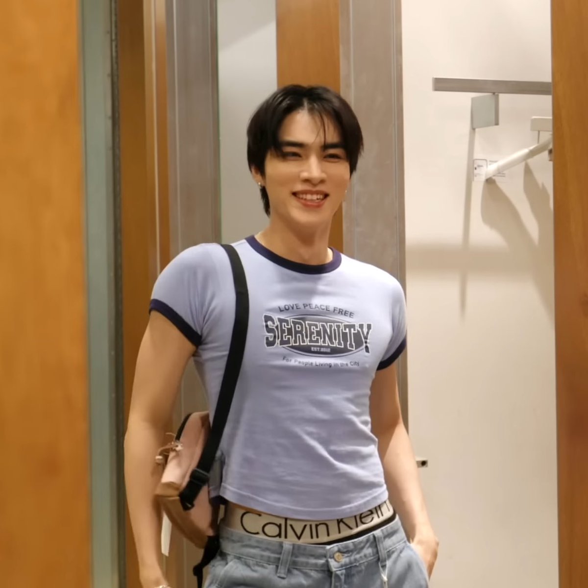 dearmiracles's tweet photo. if this is a punishment outfit then i hope xiaojun always lost https://t.co/L3RpkpdTbJ