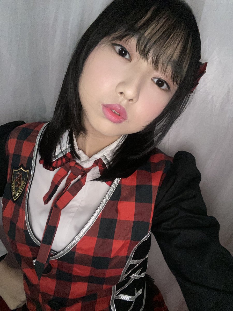 SNayla_JKT48's tweet photo. Terimakasih banyak ya offair hari ini!! 
Gmn seru gk?? Suka gk?? Makasih ya udah foto fotoin aku dan temen teman aku 🥺 
Tadi hujan kalian gpp?? Hati2 ya pulangnya dan jangan lupa istirahat!! 
Makasih ya Hujan tp nonton kita sampai akhir ✨
Siapa yang lihatlah diriku??!! https://t.co/kdzXnqEc9u