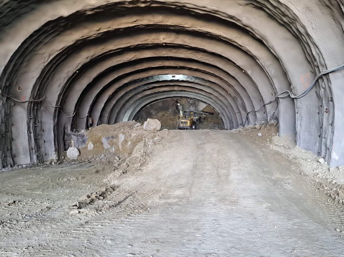 Ulaştırma ve Altyapı Bakanlığımız tarafından yapımına başlanan Cebike  Otoban Kavşak Bağlantı Yolu ve Tünel çalışmalarını yerinde inceledik.
Proje bitiminde Cebike Mahallemize, Hastanemize ve TOKİ evlerimize hızlı bir ulaşım sağlamış olacağız.
Sayın Cumhurbaşkanımıza