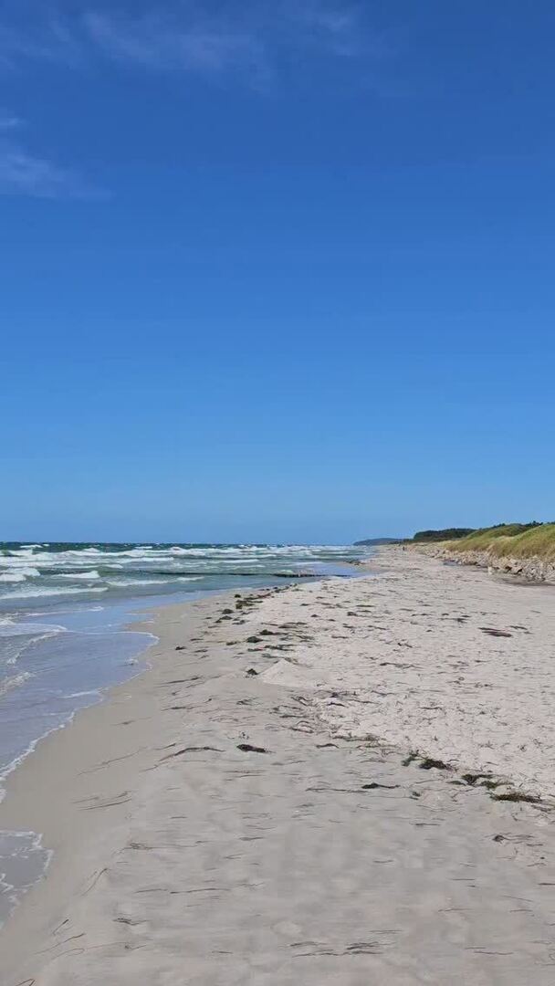 Sonnige und windige Sonntagsgrüße vom Strand 🏖️🌊☀️

#hiddensee  #inselhiddensee #strandliebe #strand #inselliebe #strandwetter #ostseeliebe #ostseestrand #hiddensee_moments ##hiddenseeliebe #hiddenseeforum #inselmomente #balticsea #meerweh #meerliebe #m… instagr.am/p/DLfN_KcIjmL/