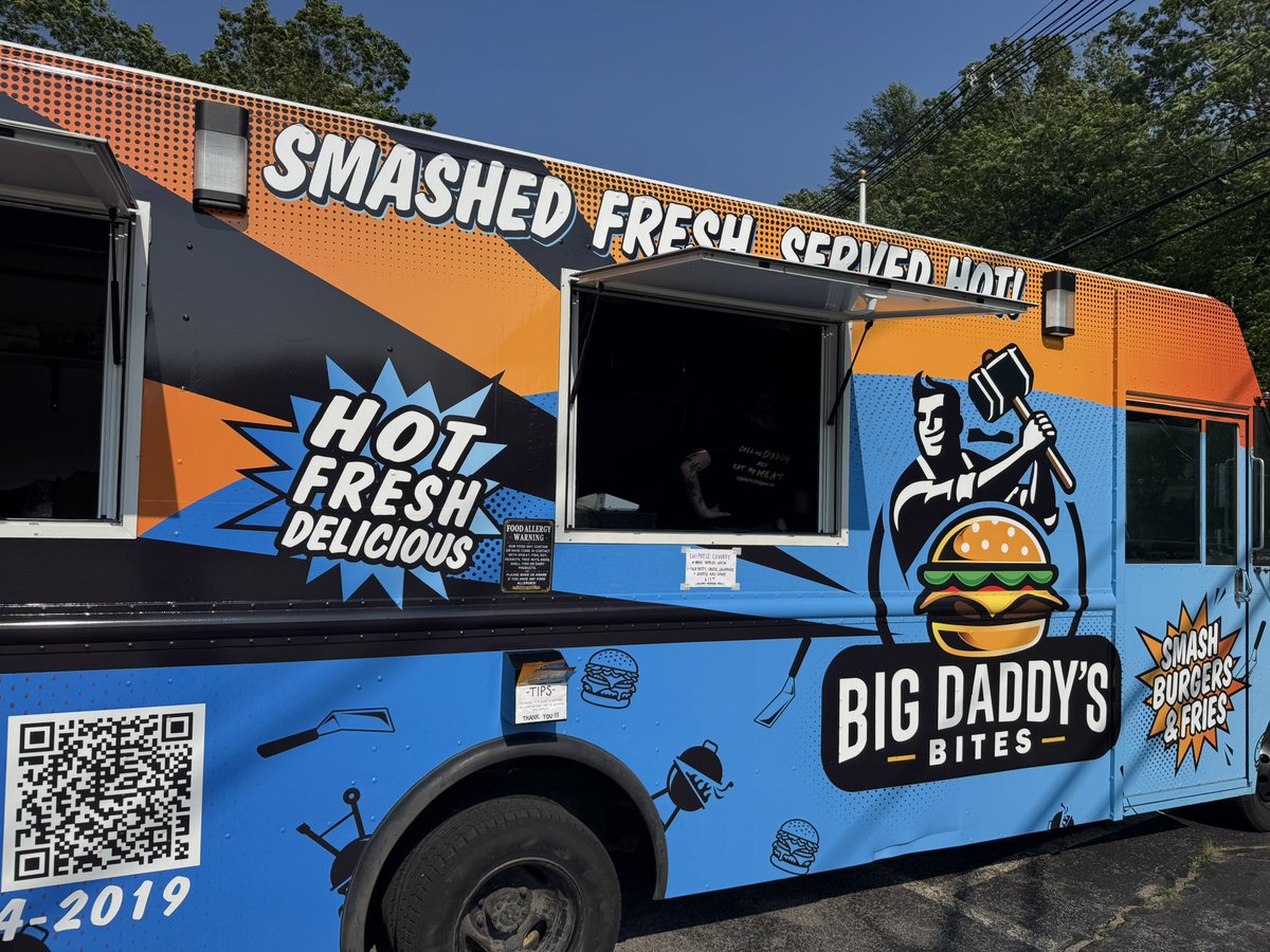 Smash burgers done right at Big Daddy’s Burgers: eatupnewengland.com/2025/06/mouth-…