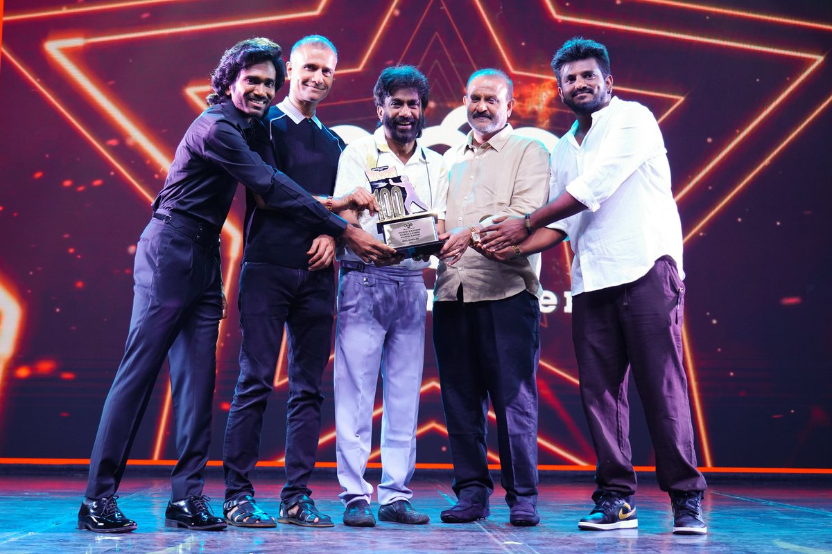 onlynikil's tweet image. Honored to receive the 100 Days Memento for #Dragon 🐉🔥

My Heartfelt thanks to my Producers @Ags_production #KalpathiSAghoram #KalpathiSGanesh #KalpathiSSuresh @archanakalpathi @aishkalpathi for the trust, support, and this wonderful journey! ❤️

#Historic100DaysOfDragon