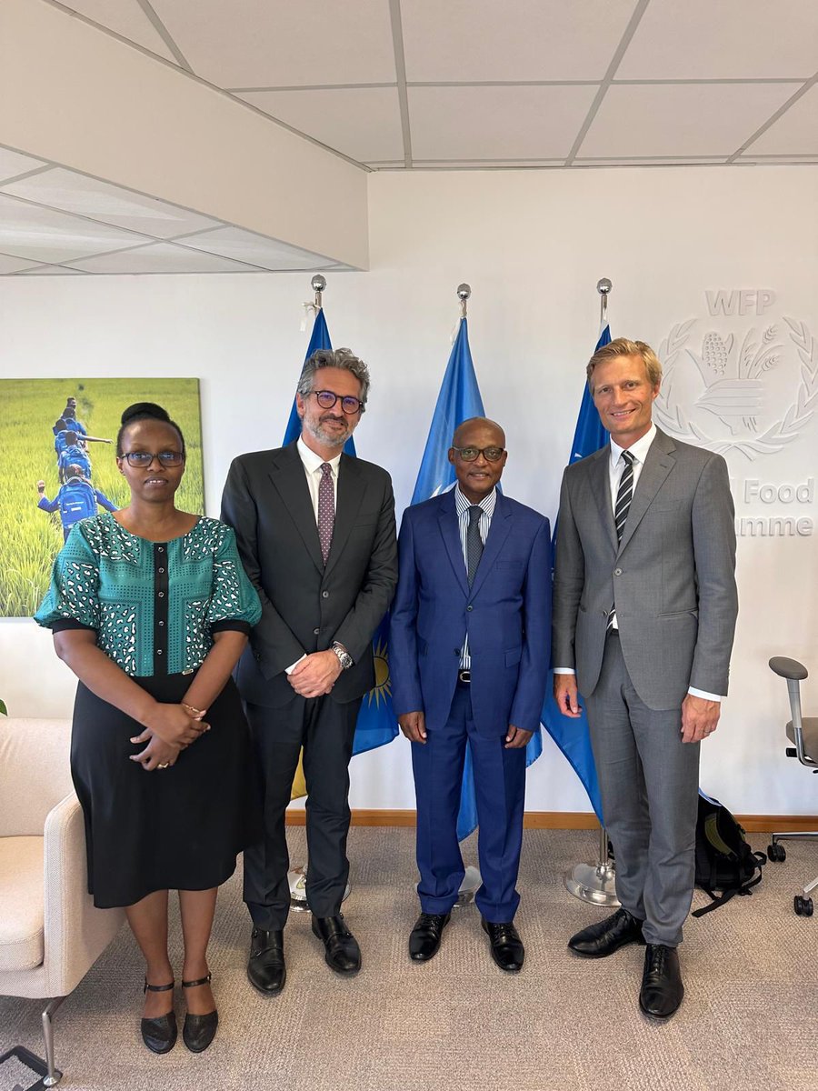 WFP_Rwanda_CD's tweet image. An inspiring dialogue w/ WFP ED @CindyMcCain, DED @CarlSkau &amp;amp; Rwanda’s Minister of Ag. Hon. @mcbagabe, on strengthening our collaboration. 

From humanitarian aid to self-reliance, together we’re investing in people, empowering farmers &amp;amp; advancing food security for all in Rwanda.