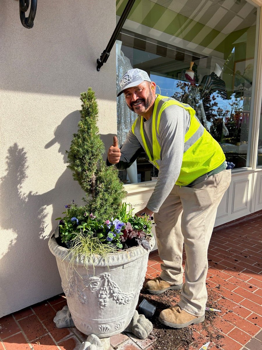 💬 Why do clients choose Greenscape? Because we listen, we communicate, and we deliver.

Our CRMs work closely with every property to ensure their goals are met and their landscapes shine.

#ClientSuccess #LandscapingExcellence #DurhamNC #CharlotteNC #HollySprings