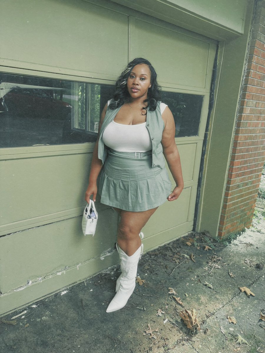 Lenathediva_'s tweet image. What you gone do for my birthday ?👀🎉🎂🎂✨♋️#ThirtyFree