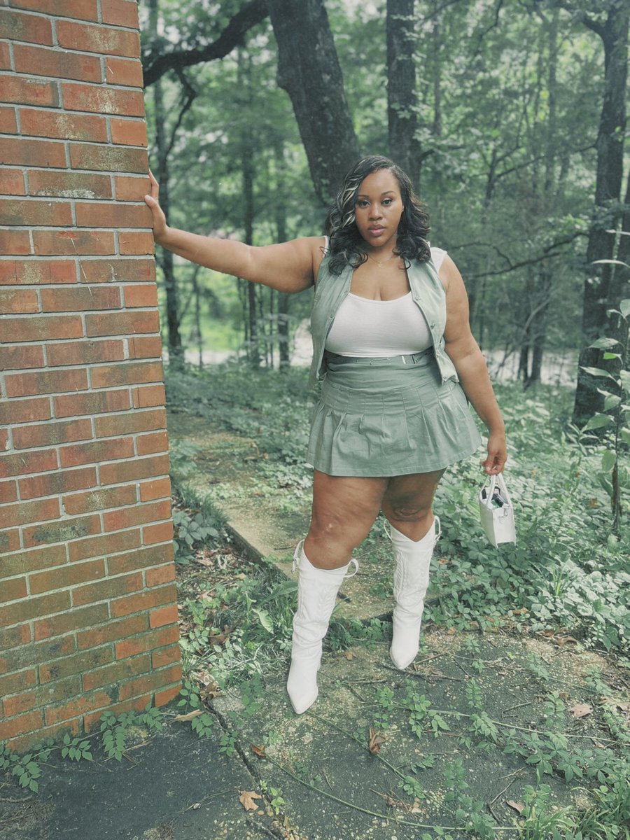 Lenathediva_'s tweet image. What you gone do for my birthday ?👀🎉🎂🎂✨♋️#ThirtyFree