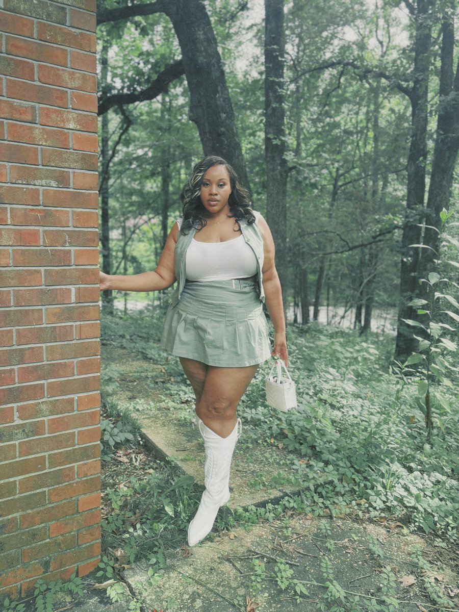 Lenathediva_'s tweet image. What you gone do for my birthday ?👀🎉🎂🎂✨♋️#ThirtyFree