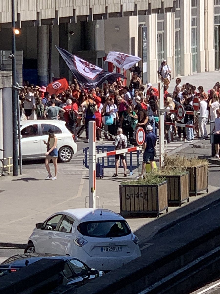 billbezac tweet media