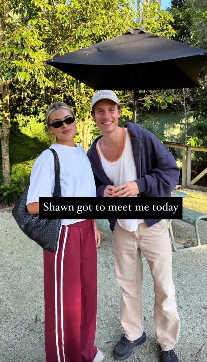 ShawnAsiaCrew's tweet photo. 📲 | Shawn with a fan in Gold Coast, Australia! https://t.co/7FHLkQRZuo