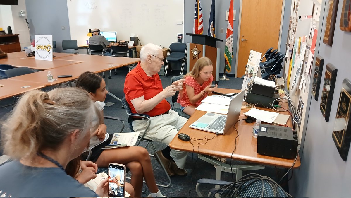 Gordon, NQ4K, coaches visitors at SPARC 's GOTA Station making their first radio contact. #ARRLFD #amateurradio