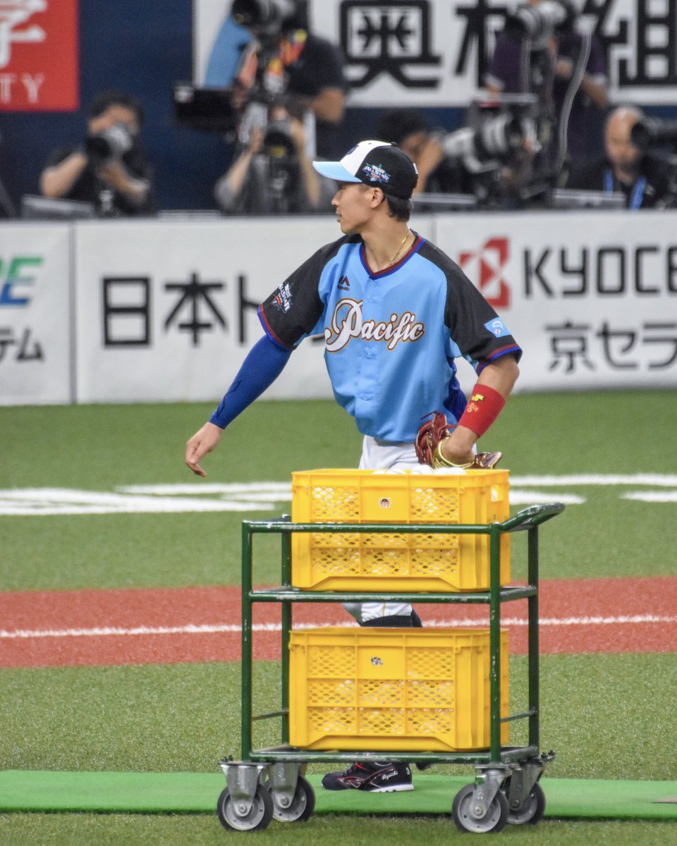 gyutan_tabetai4's tweet photo. 2018.7.13 京セラドーム大阪
オールスターのホームラン競争⚾️
ピッチャー安達さん、バッター正尚さん
#安達了一 #吉田正尚 #Bs2018 https://t.co/50J4W6ZTns