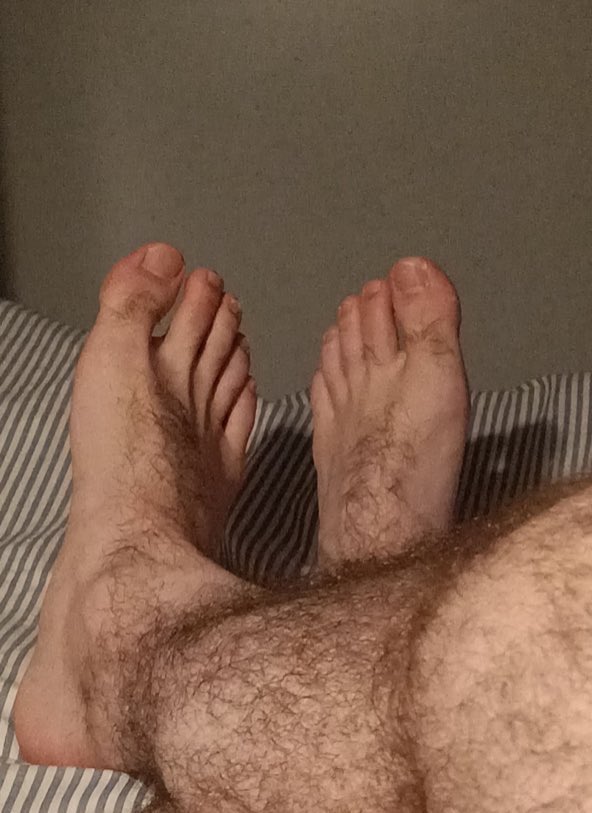 Na los wird Zeit den Fuß vom Boss sauber zu lecken 👅👊
Gnadenlos den Saft zwischen den Zehen schlürfen 🤨

#Feet #CashBoss #MindFuck #Sesson #PayPal