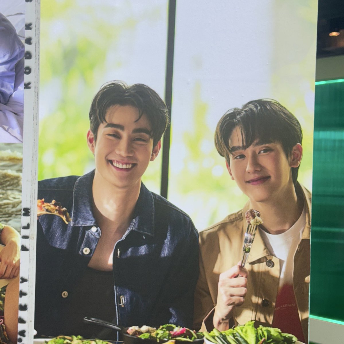 cutiepoy_'s tweet photo. วันนี้พามาฟ้อกมาดู ปะป๊ากับพ่อพ่องับบ 🦊🍅
#Mint5YearsofFreshness
𐙚 #forcebook #ฟอสบุ๊ค #fforce_ #kasibook ꪔ̤̮ https://t.co/HuAu70cRDm