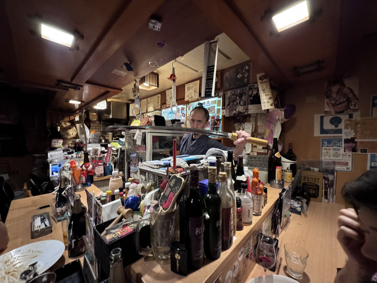 一昨日の金曜日の思い出
高校の時の人と飲み
道頓堀も人が増えたなぁ👏

宗右衛門町も行って最後にペペロンチーノ🍝
食事を撮るのを忘れて店主だけ有りました
若い人と、何を喋ったらいいのだろうか😕
（何があったかは察して下さい🤣）