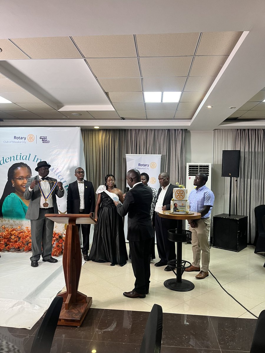 RCmasakaCity's tweet photo. We are running a winning race.
From one presidency to another 
We want to thank you IPP Mukama for the times you served us, President Rita you hold the light now let’s go…… https://t.co/EQ0B2K3WMh
