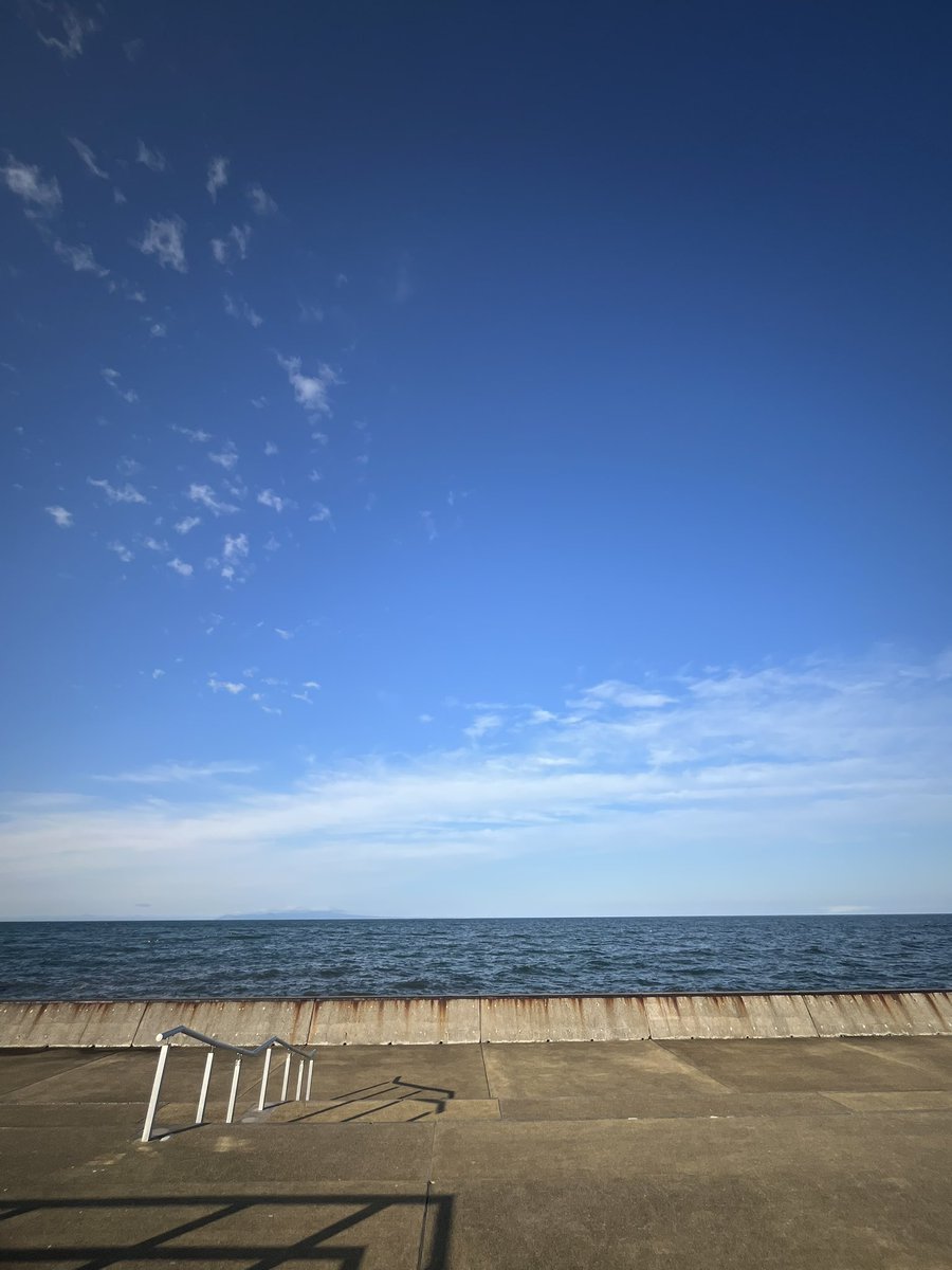 kirizoh's tweet photo. 名古屋から札幌に滞在し、
昨日より北海道標津郡標津町にいます。

丘珠空港から根室中標津空港便に乗って。
(毎週土曜日は1日1便のみ)
 
7月より標津町界隈にてお世話になります。
標津町からは根室海峡を挟み、国後島が見えます🏝️

標津町から発信していきます。
これからもよろしくお願い致します🤲 https://t.co/rSNjt5EmmP