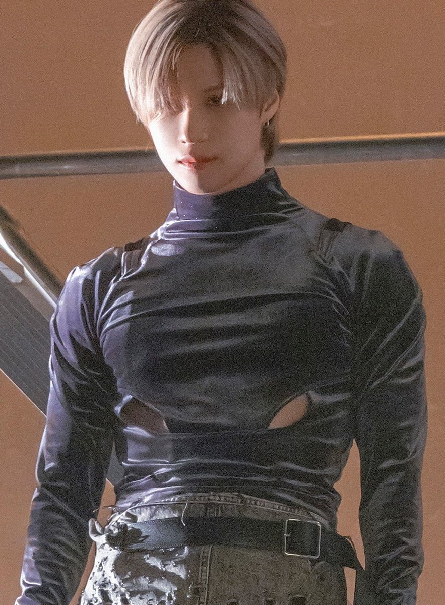 aphroditaemin's tweet photo. me when the residents are evil https://t.co/KeJx0Uh9Yg
