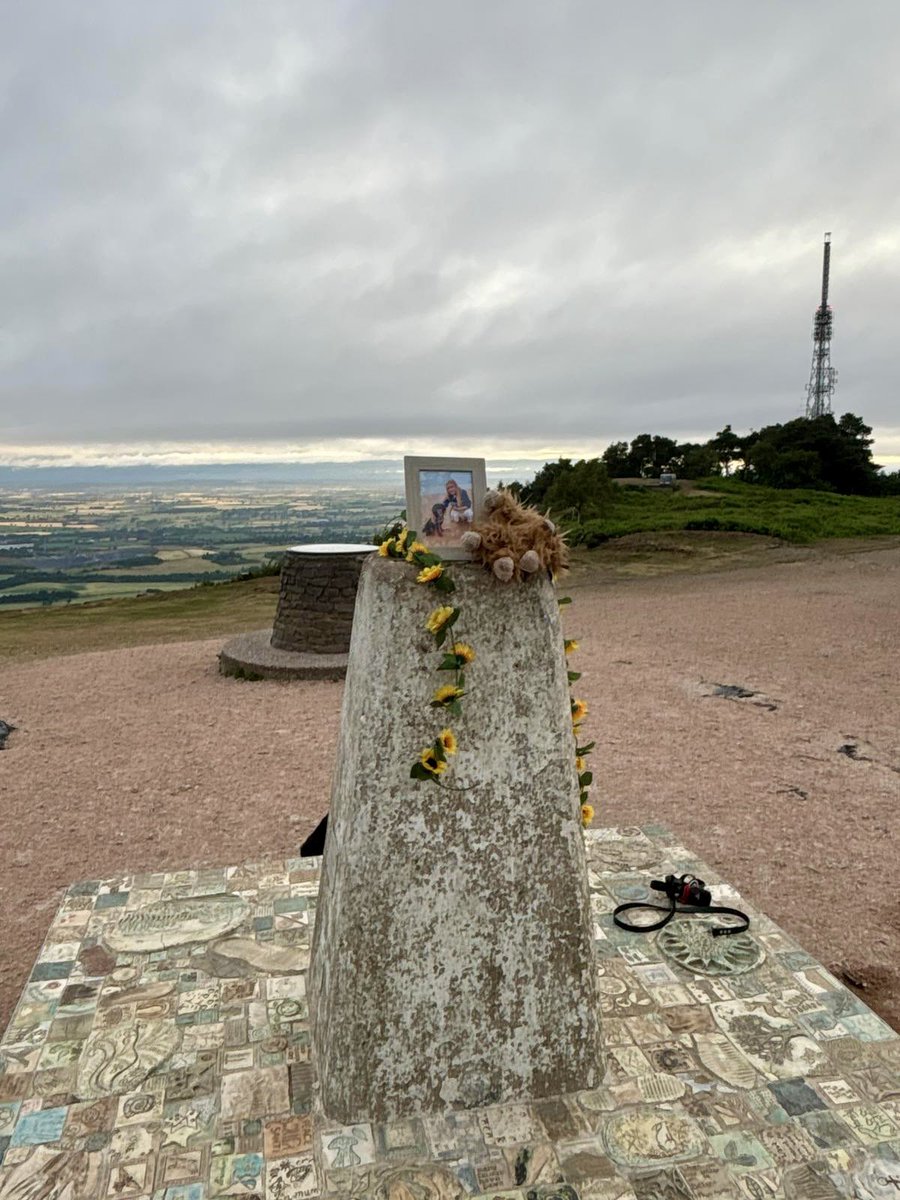 lmvaughan11's tweet image. After a tough week sharing Lily-May’s story and processing sentencing, we completed Walk 14 of our Wrekin challenge at sunrise 🌅 A peaceful moment, joined by a little robin.
@RoadPeace has been a tower of strength—please donate if you can 🦋💗
#ForLilyMay #RoadPeace